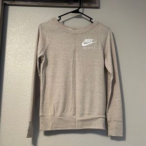 Super cute NWOT nike cream crew pullover xs